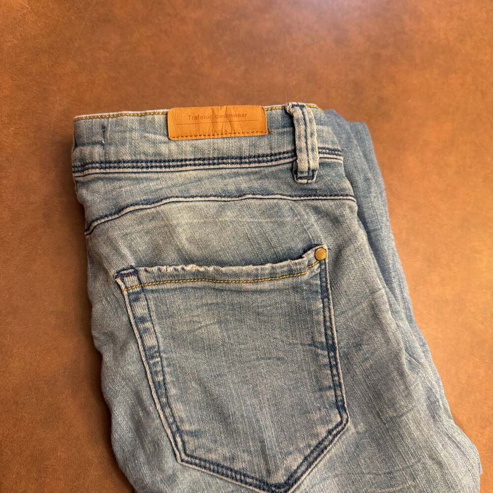Zara Low Rise Skinny Jeans, Light Wash Blue, Distressed denim size 6